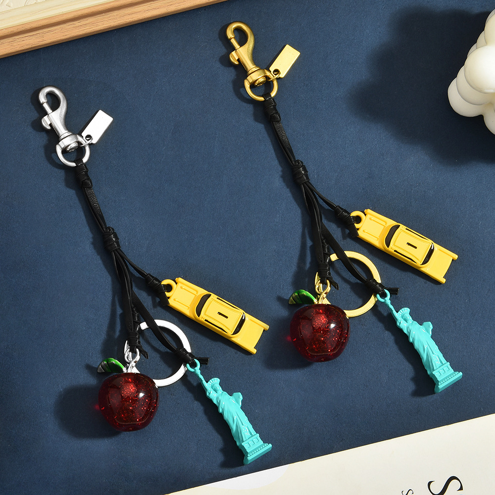 Travel Accessories New York - พวงกุญแจหนังร้อยเชือกธีมนิวยอร์ก ซิตี้ ประดับจี้รูปแอปเปิ้ลใหญ่ รถแท็กซี่สีเหลือง ของที่ระลึกสำหรับนักเดินทาง ของตกแต่งกระเป๋า